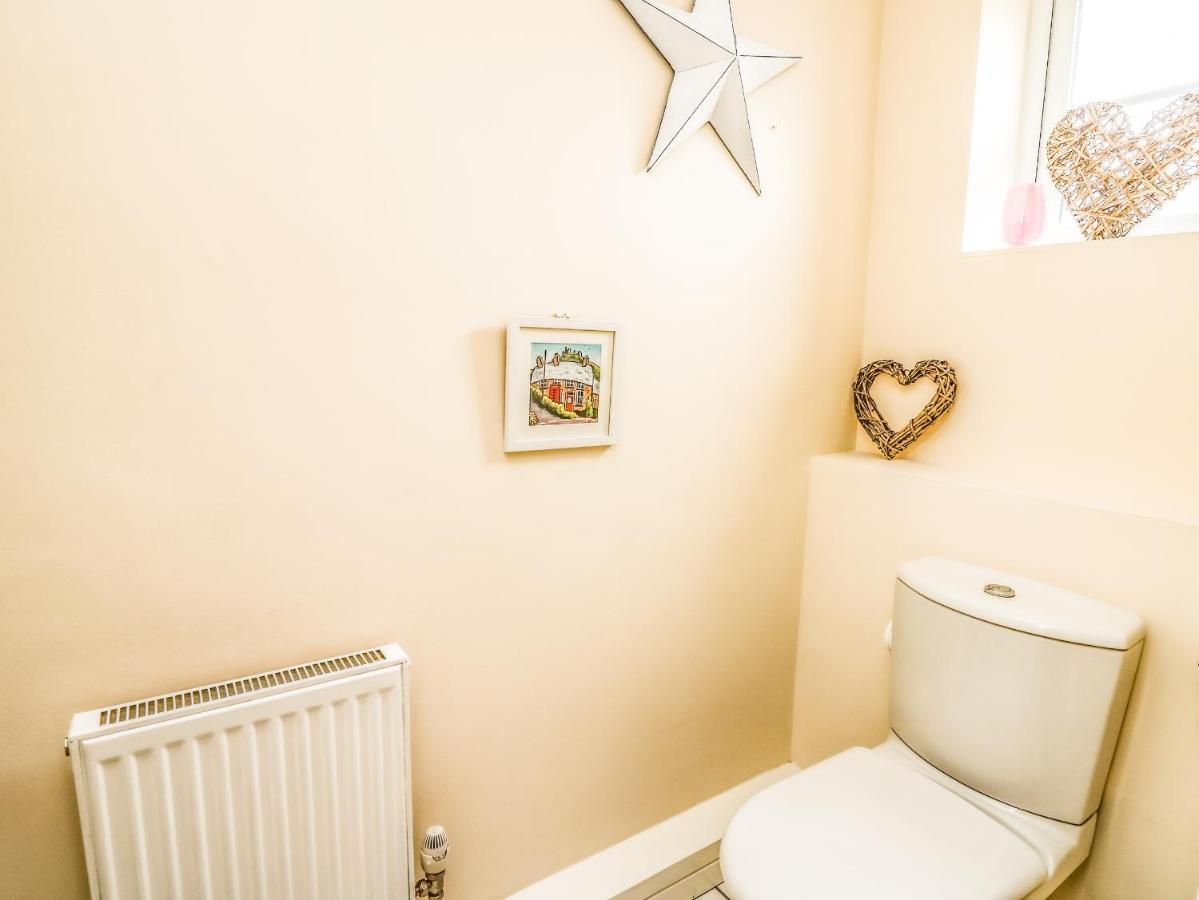 Villa 6 Erwr Brenhinoedd Ammanford Esterno foto