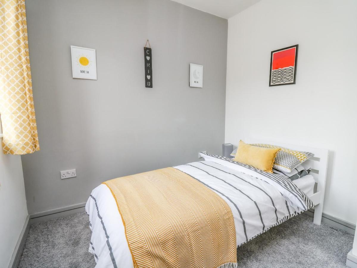Villa 6 Erwr Brenhinoedd Ammanford Esterno foto