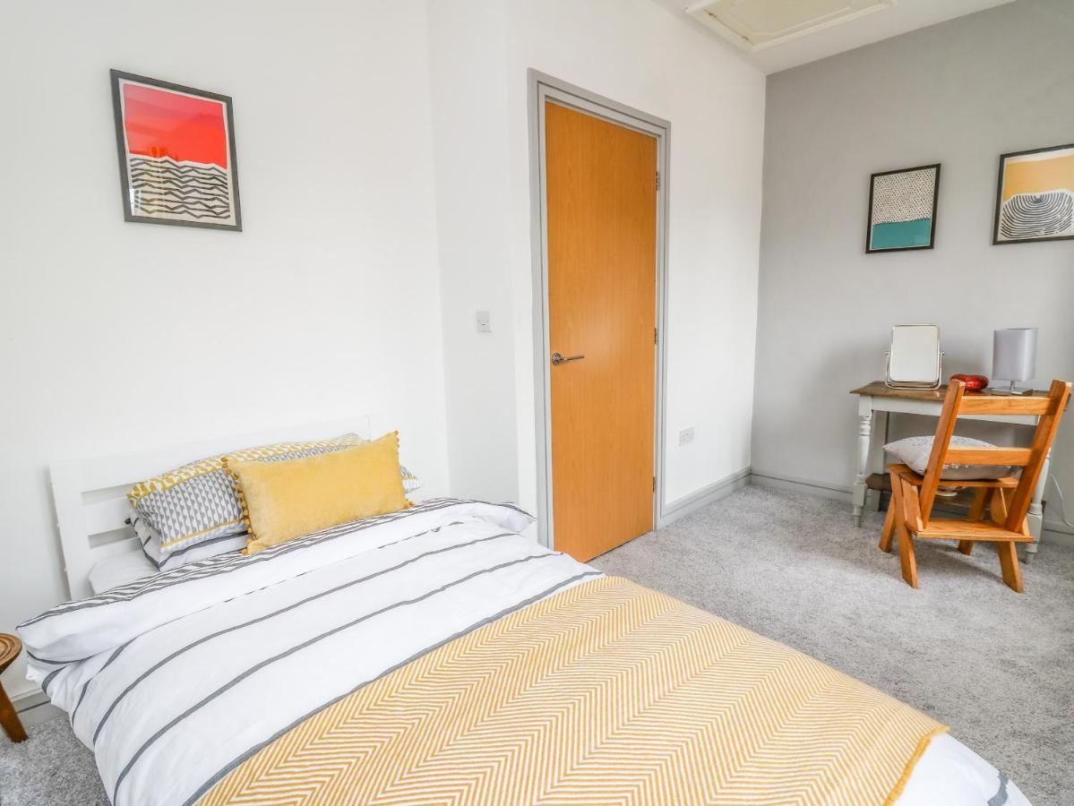 Villa 6 Erwr Brenhinoedd Ammanford Esterno foto